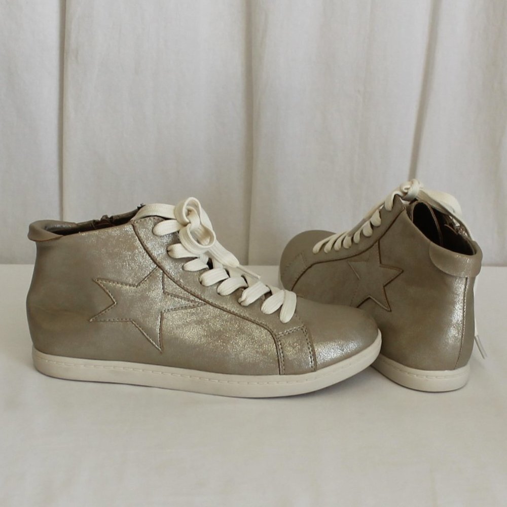 American Rag Dipper Hi Top Star Sneakers Women's Size 8